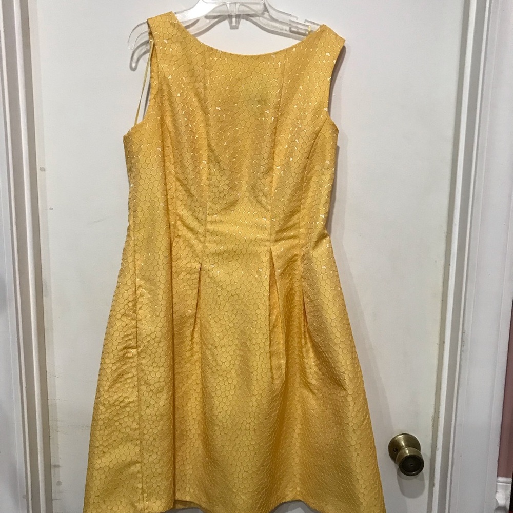 Gabby Skye Yellow Textured Midi Dress